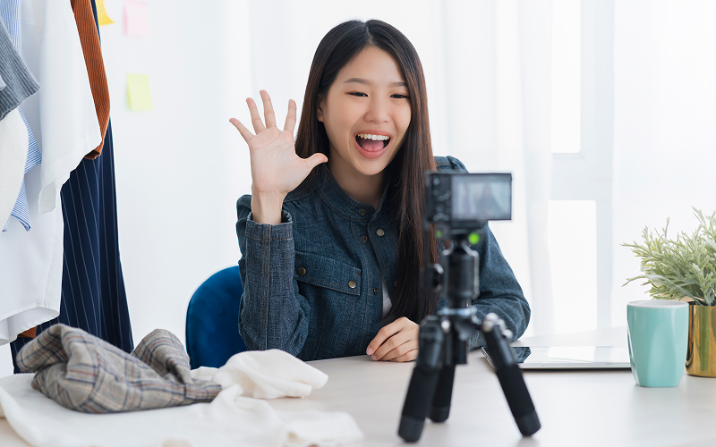 Asian-influencer-vlogging-with-natural-personalized-facial-features